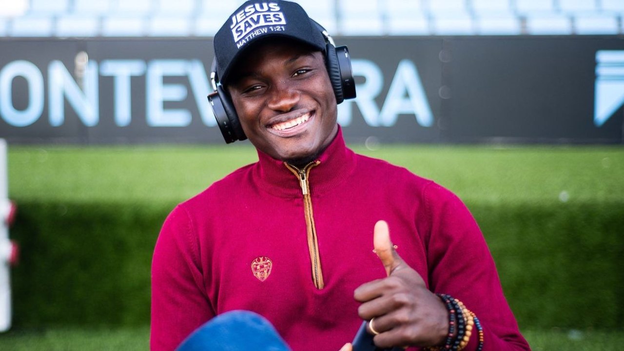 Atacante ganês Raphael Dwamena morre em campo na Albânia aos 28 anos