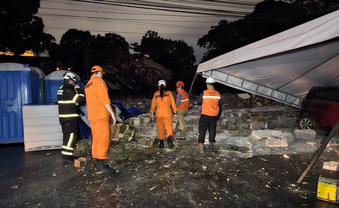 Galpão em prédio histórico no bairro de Jaraguá desabou durante obra e causou a morte de um trabalhador