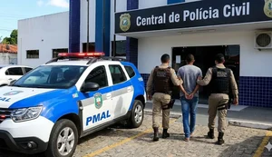 Terror em casa: homem é preso após colocar faca no pescoço da esposa em Arapiraca