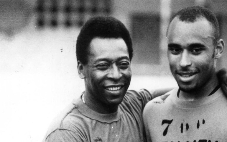 ‘Ver os jogos de futebol juntos é o que mais nos une’, diz Edinho, filho de Pelé