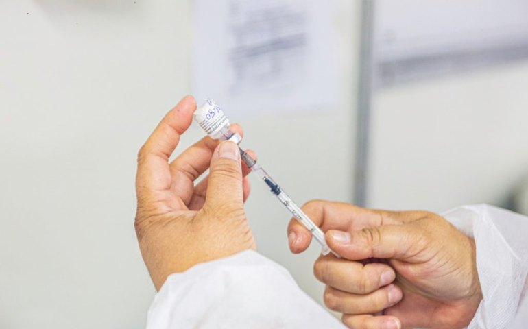 Vacinação mundial é vital também para eficiência de cadeias de produção, diz FMI