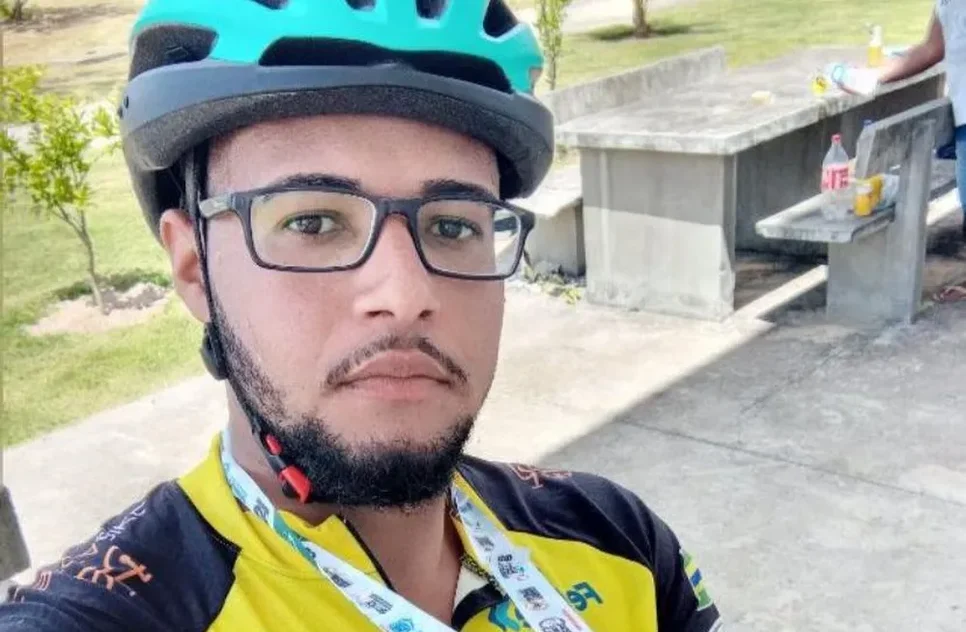 Condutor mata ciclista atropelado e arrasta corpo em cima do carro na Grande Aracaju