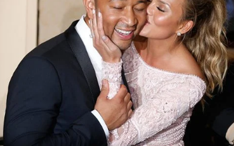 Bebê de John Legend e Chrissy Teigen morre após o parto