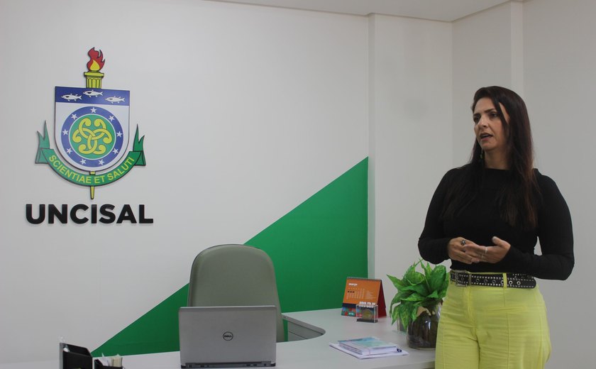 Professora da Uncisal assina capítulo em livro sobre Libras e surdez que disputa Prêmio Jabuti