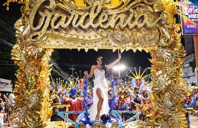 Gardênia Cavalcanti é homenageada pela Tradição e leva Santana do Ipanema (AL) ao Carnaval carioca