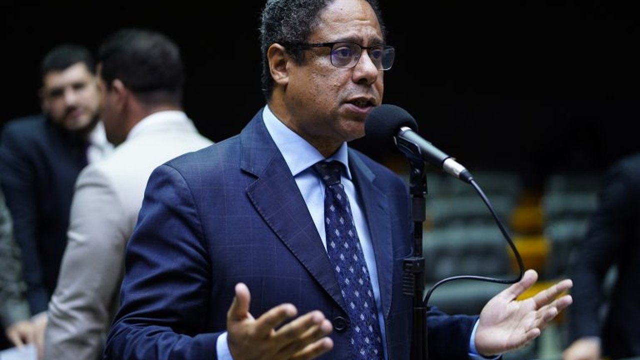 Relator apresenta novo parecer ao Projeto das Fake News; texto será votado na terça