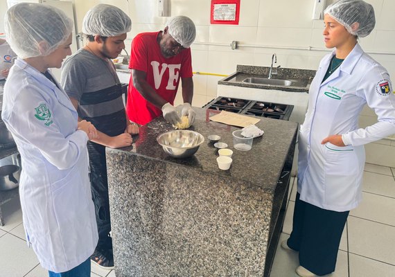 UNINASSAU Maceió promove oficina de pizza para pessoas em situação de rua
