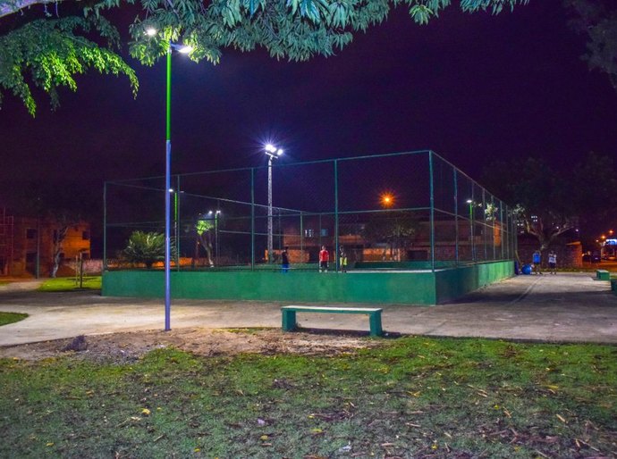 Prefeitura entrega revitalização de praça no Acauã na noite desta quarta-feira