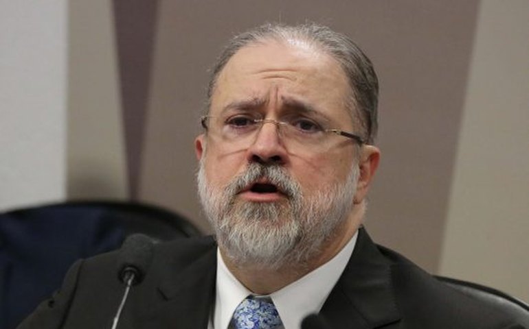 ‘Ideias nazifascistas são totalitárias e destroem a democracia’, diz Aras