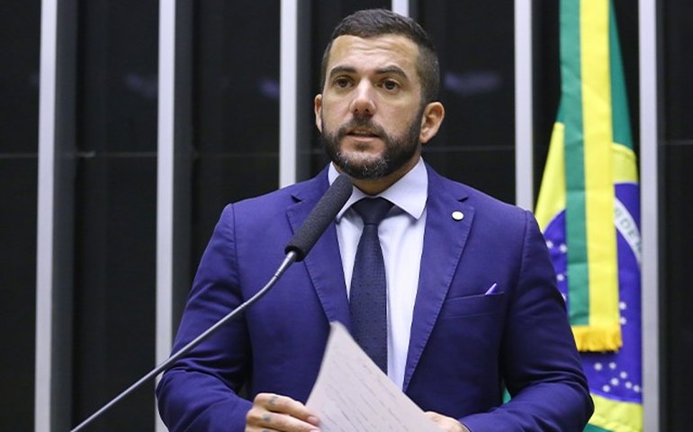 Deputado não demite assessor que se envolveu em confusão no fim da CPMI do 8/1