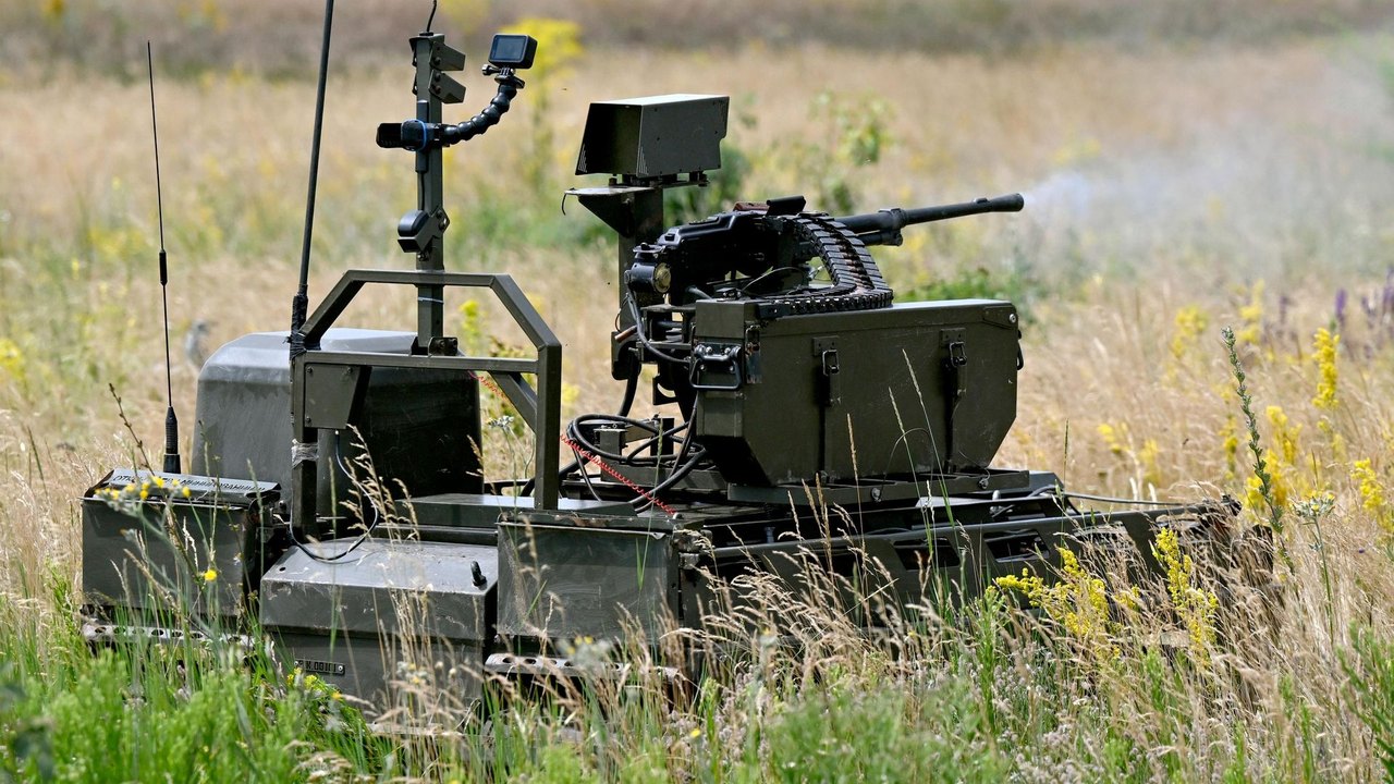 Drone terrestre Kurier russo pode atuar mesmo após ser atingido por drone FPV, diz militar (VÍDEO)