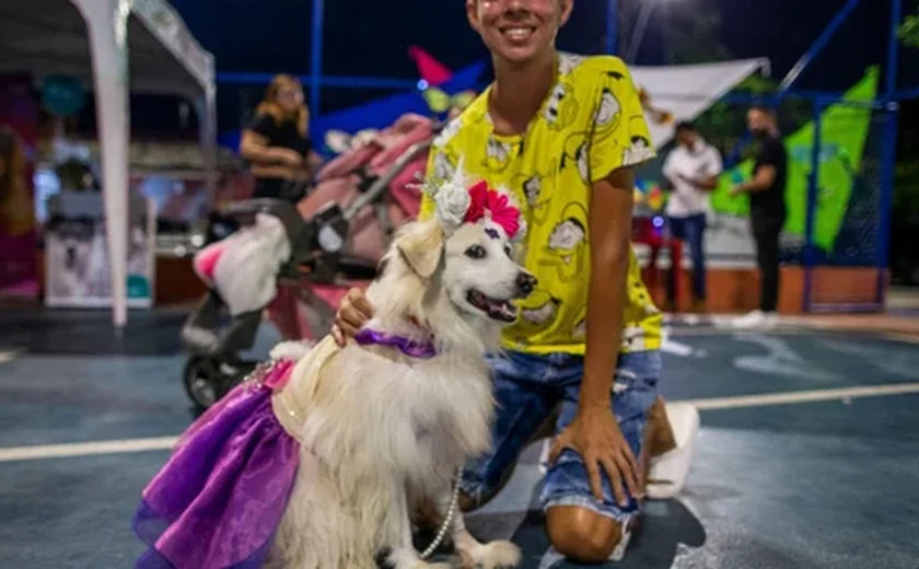 Tutores levam pets para a folia nas prévias carnavalescas