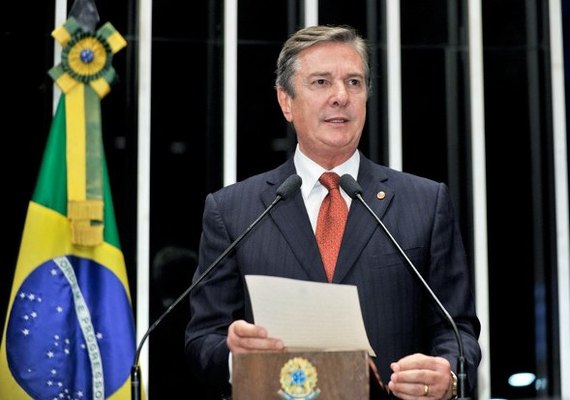 Fernando Collor comenta resultado de pesquisa sobre propostas para reforma política