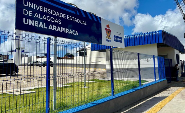 Os interessados deverão se inscrever exclusivamente online Os interessados deverão se inscrever exclusivamente online