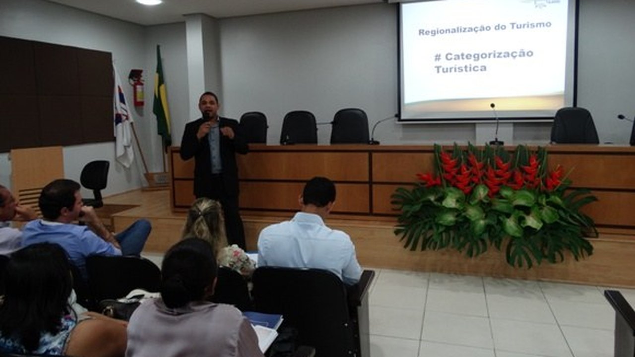 Secretaria de Turismo apresenta projeto de regionalização durante evento da AMA