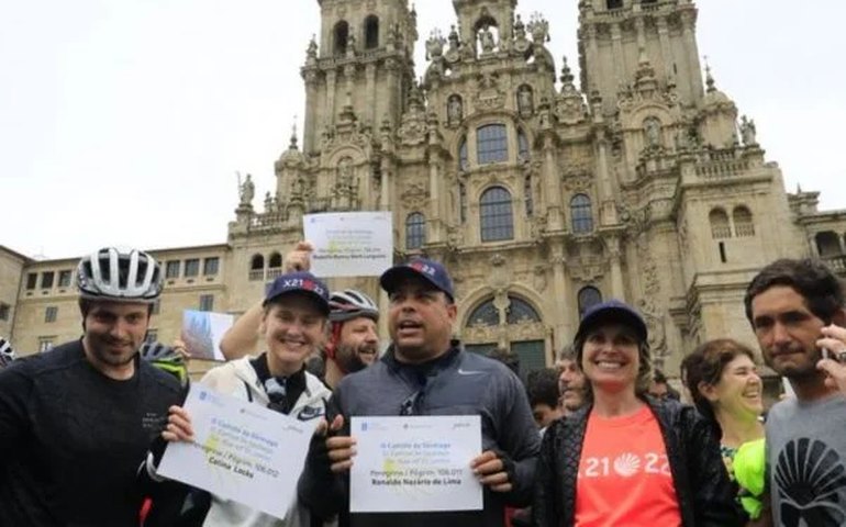 Ronaldo cumpre promessa do acesso do Valladolid e chega a Compostela: ‘Muita dor’