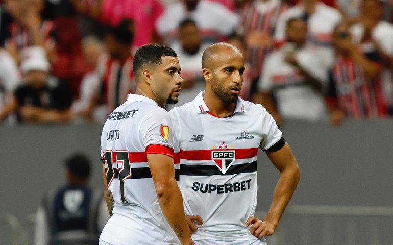 São Paulo vence Inter com gol de James, se recupera e evita eliminação do Corinthians
