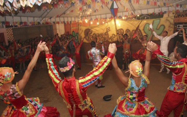 Arapiraca: Arraiá Forró na Roça traz o nascimento do sertanejo pelo barro