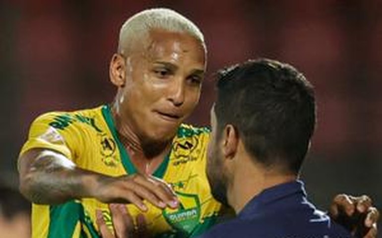 António Oliveira chega ao Corinthians para resgatar confiança do clube: 'Proposta irrecusável'