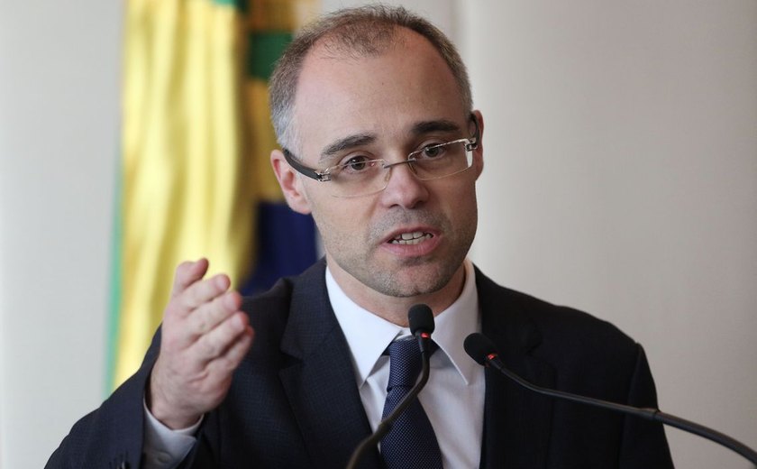 Após seis dias internado, ministro da Justiça, André Mendonça, deixa hospital