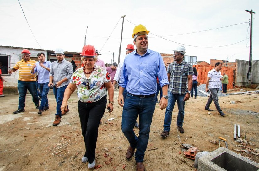 Marcelo Palmeira vistoria obras de construção do Cmei Santa Maria