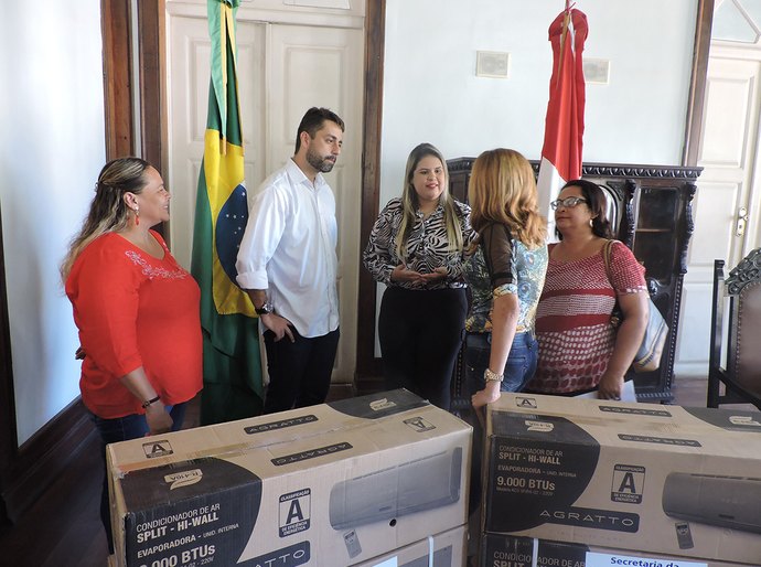 Secult entrega condicionadores de ar para bibliotecas de Novo Lino e Japaratinga