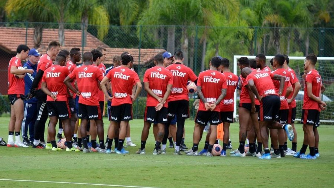 Após eliminação, São Paulo treinará em Cotia na preparação para o Brasileiro