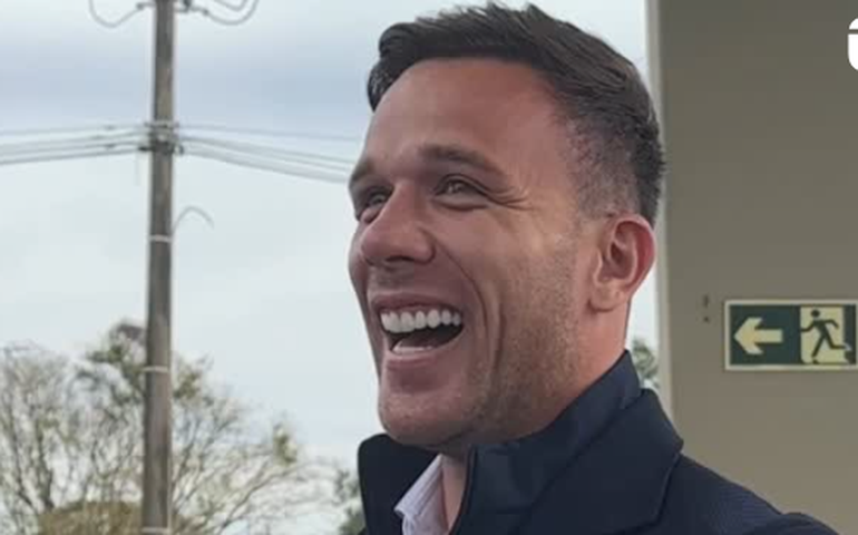 Grêmio oficializa o retorno por empréstimo do volante Arthur até junho de 2026