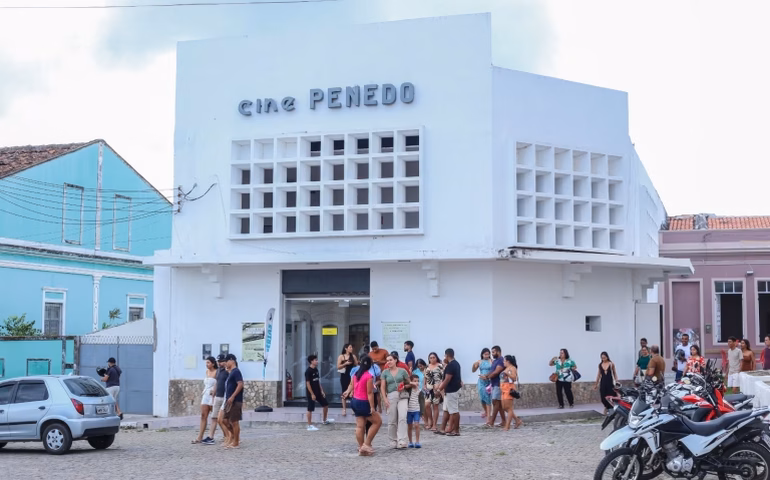 FliPenedo 2025 tem cinema de graça, com exibição do filme Deus É Brasileiro na quinta-feira, 10