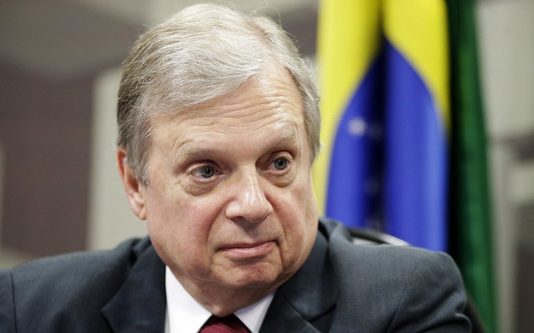 Para Tasso, aliança de centro não precisa ser liderada por candidato do PSDB