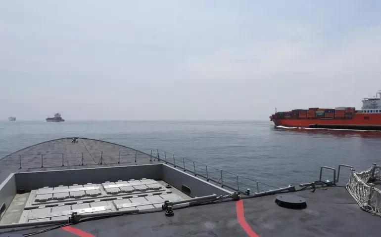 Alemanha acusa China de usar laser contra avião em missão da UE