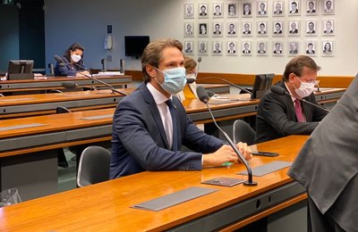 Pedro Vilela vota na redução do preço de gás de cozinha para famílias de baixa renda