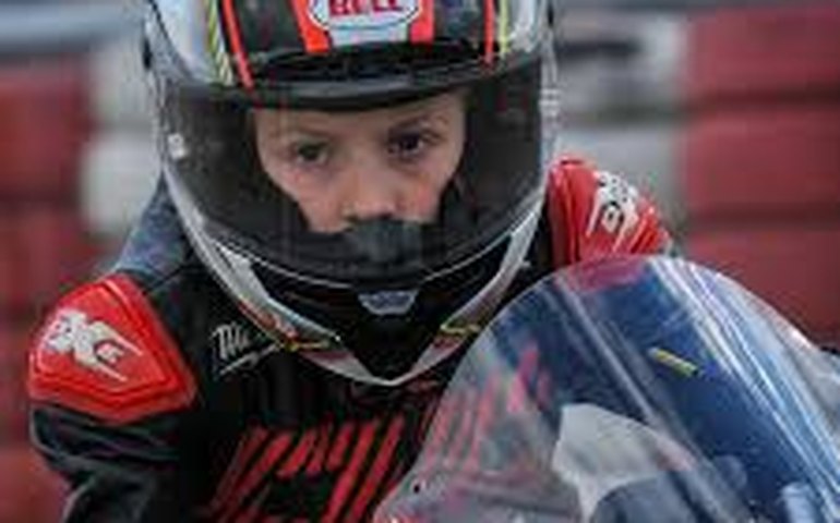 Campeonato de corrida de motos para crianças é suspenso após morte de piloto argentino de nove anos