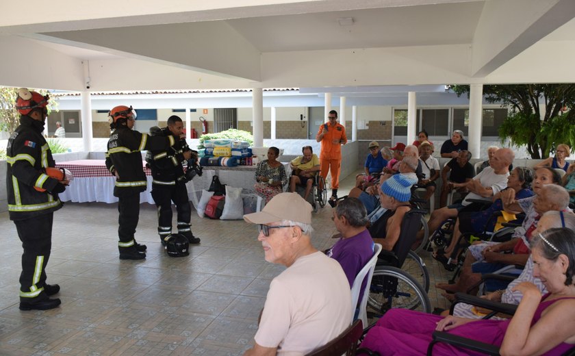 Corpo de Bombeiros promove ação solidária em casa de repouso para idosos
