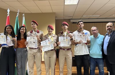 Estudantes da rede estadual recebem medalhas das olimpíadas nacional de Ciência e alagoana de Química