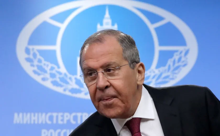 Ocidente 'luta diretamente' contra Rússia na Ucrânia, diz Lavrov