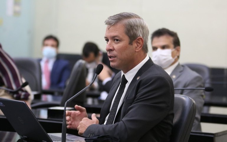 Cabo Bebeto pede que governador “deixe de picuinha” e assine promoção de bombeiros