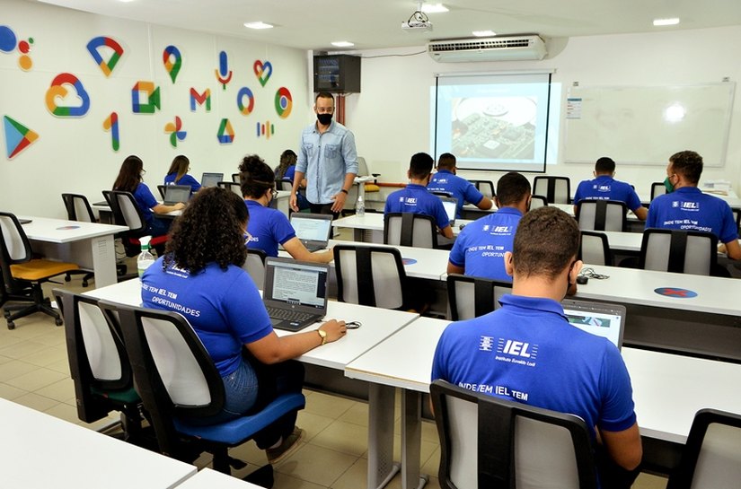 Deputado Galba Novaes participa de lançamento de programa e entrega de novos veículos em Taquarana