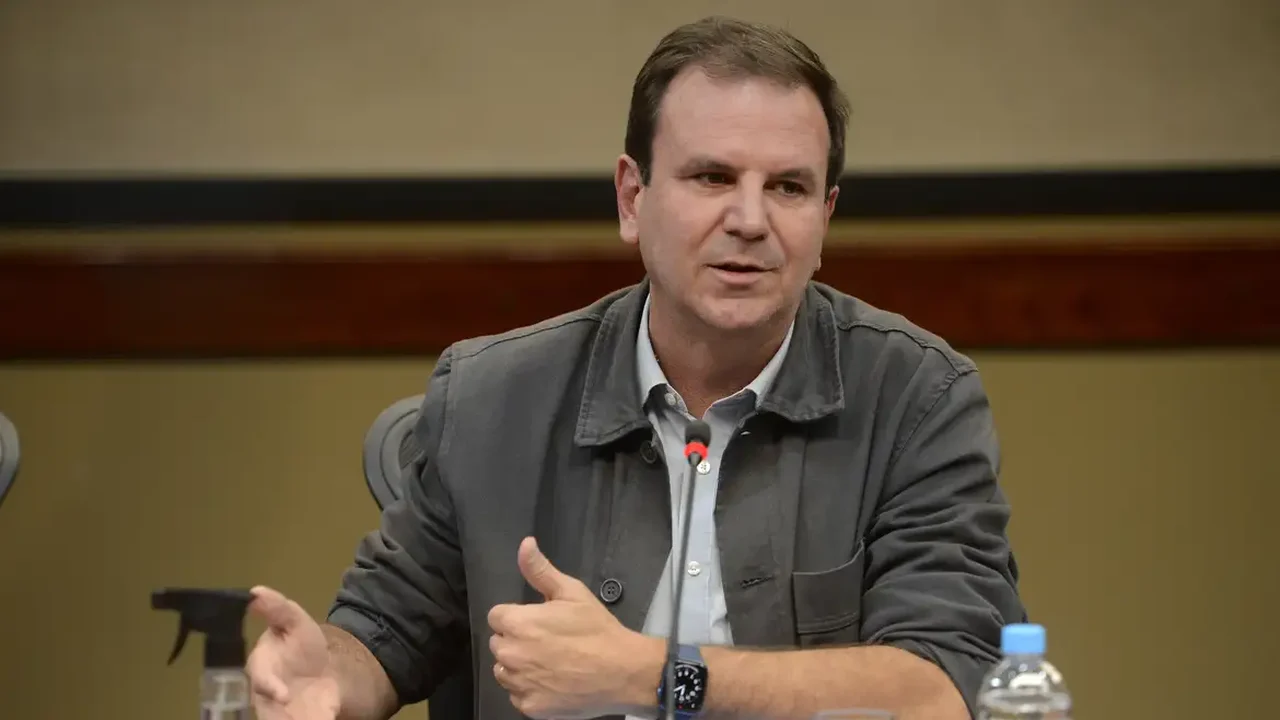 Paes recebe apoio do Podemos e posa com Pastor Everaldo, responsável pela chapa Witzel-Castro em 2018