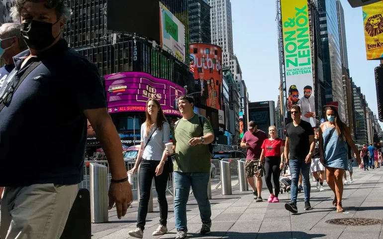 Comércio desacelera em fevereiro e vendas sobem 1%