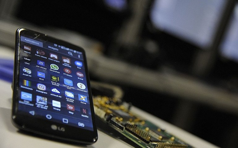 Senador comemora uso do Fundo de Telecomunicações para universalizar banda larga nas escolas públicas