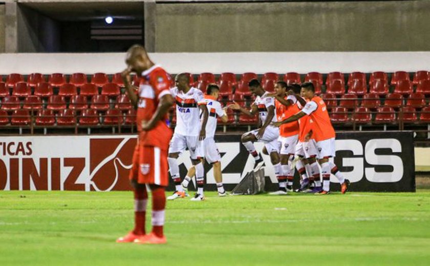 Atlético Goianiense vira sobre o CRB no Rei Pelé: 2 a 1