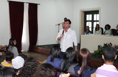 Prefeito de Penedo anuncia reajuste salarial para os professores, agentes de saúde e de endemias