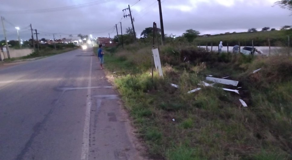 Motorista morre após carro capotar na Rodovia SE-260