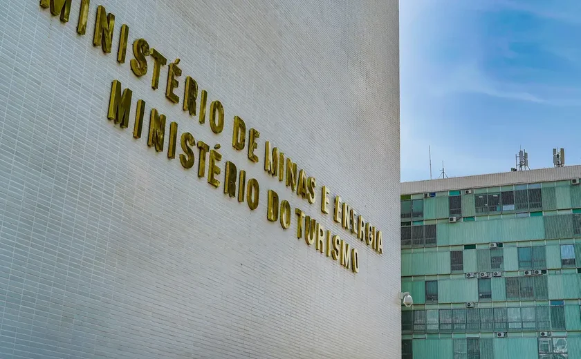 Portaria para 1º leilão de baterias no Brasil será publicada em breve, informa MME