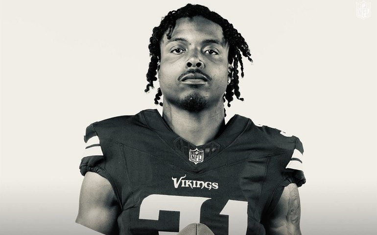 Atleta draftado por time da NFL morre vítima de um acidente de carro nos EUA