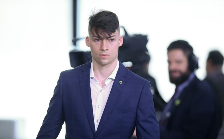 Irônico, filho &#8217;04&#8217; de Bolsonaro chama covid-19 de &#8216;gripezinha&#8217;: &#8216;Peguei, passou&#8217;