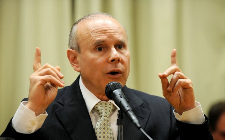 Não há crise da meia-idade dos Brics, diz Mantega