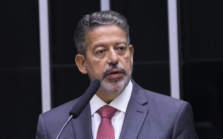 Lira inicia votação no plenário da Câmara de projeto que taxa fundos de alta renda