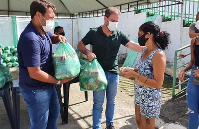 Prefeitura de Murici distribui cestas básicas para famílias em situações de vulnerabilidade